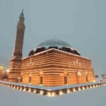 Van’da kar yağışı, tarihi Hüsrev Paşa Camii ve Horhor Camii’ni beyaz örtüyle süsledi.