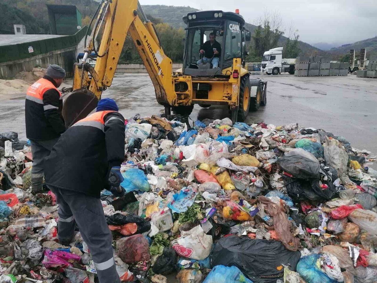 Samsun'un Canik Belediyesi, çöp kamyonlarındaki otonom takip sistemi sayesinde kaybolan