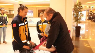 Erzincan'da Acil Sağlık Hizmetleri Haftası dolayısıyla İl Sağlık Müdürlüğü tarafından