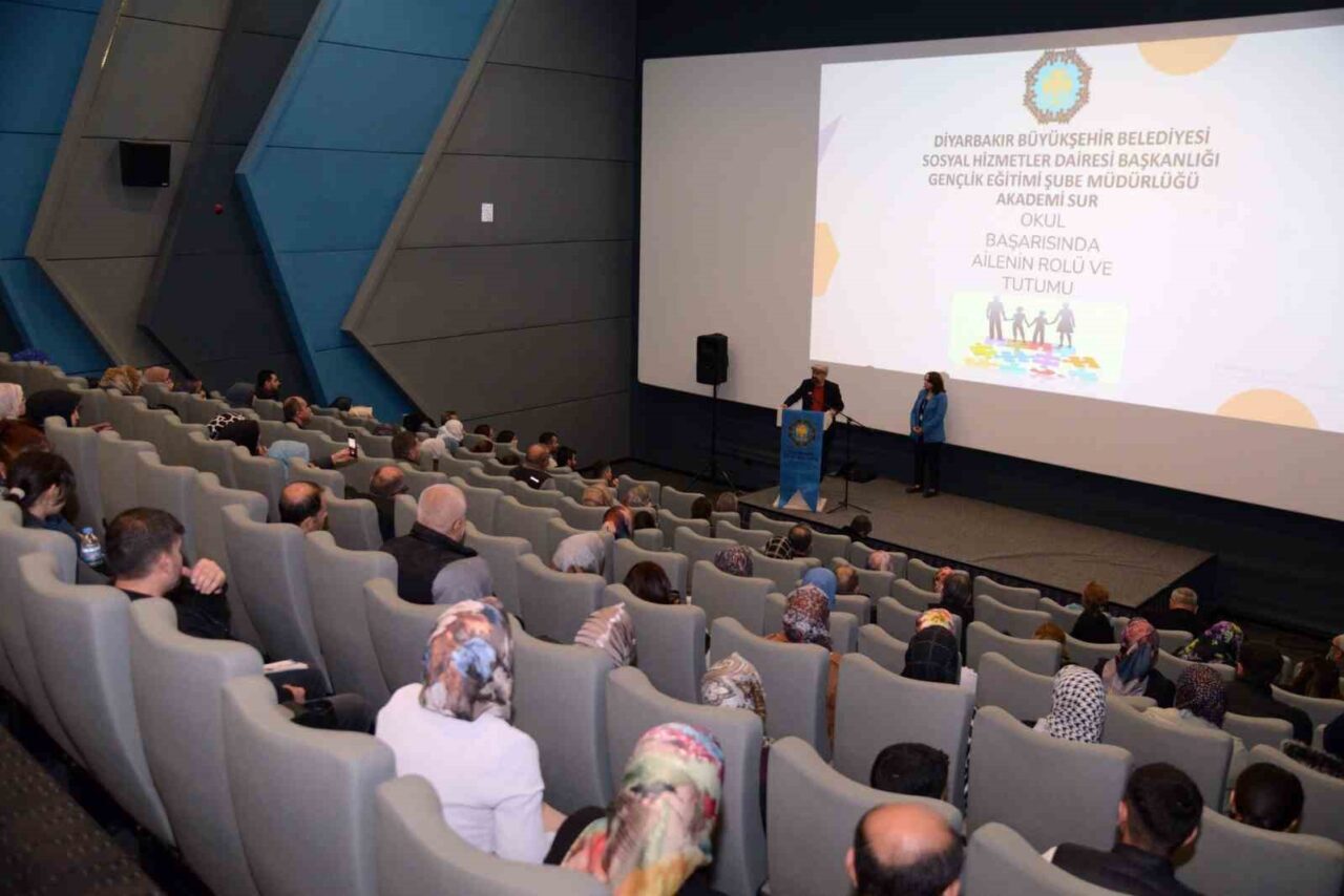 Diyarbakır Büyükşehir Belediyesi, ailelerin çocukların başarısındaki etkisini vurgulamak için bir