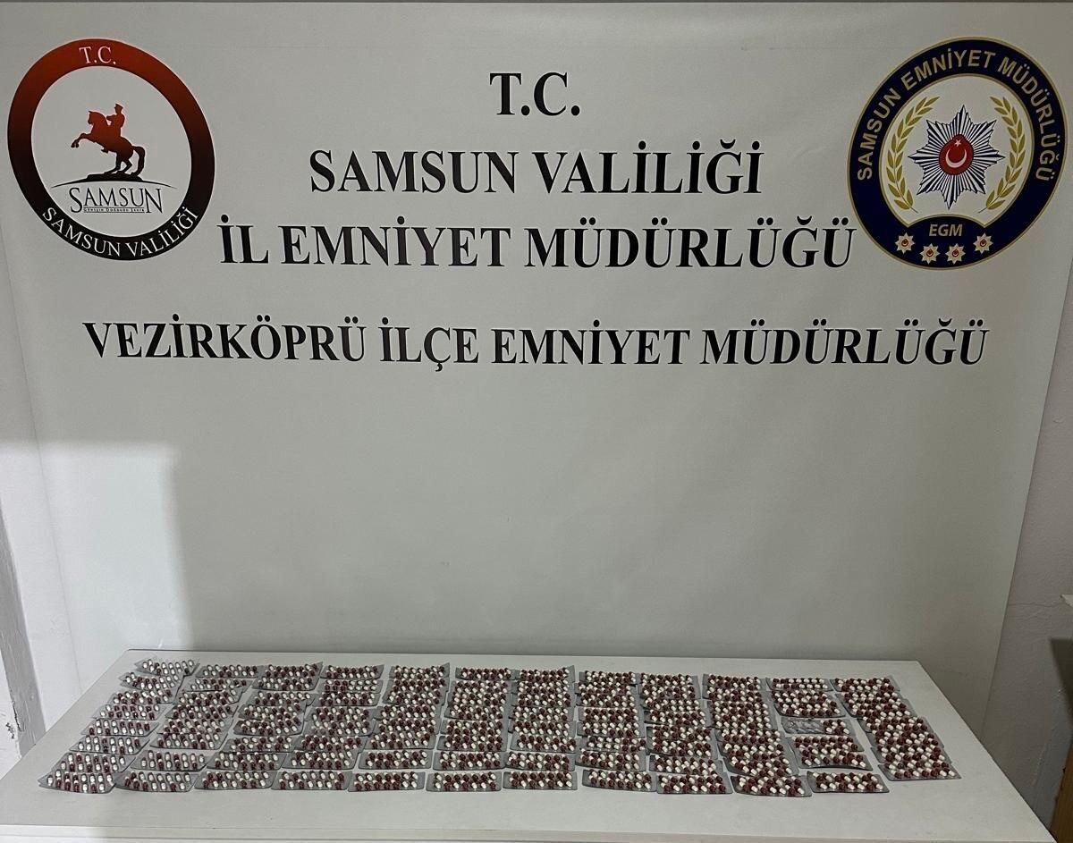 Samsun'un Vezirköprü ilçesinde polis, M.A.S. isimli sürücünün kullandığı araçta yaptığı