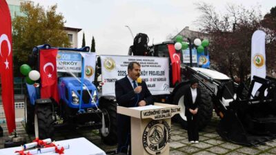 Samsun'un Vezirköprü ilçesinde düzenlenen törenle 14 aileye süt sığırcılığı için