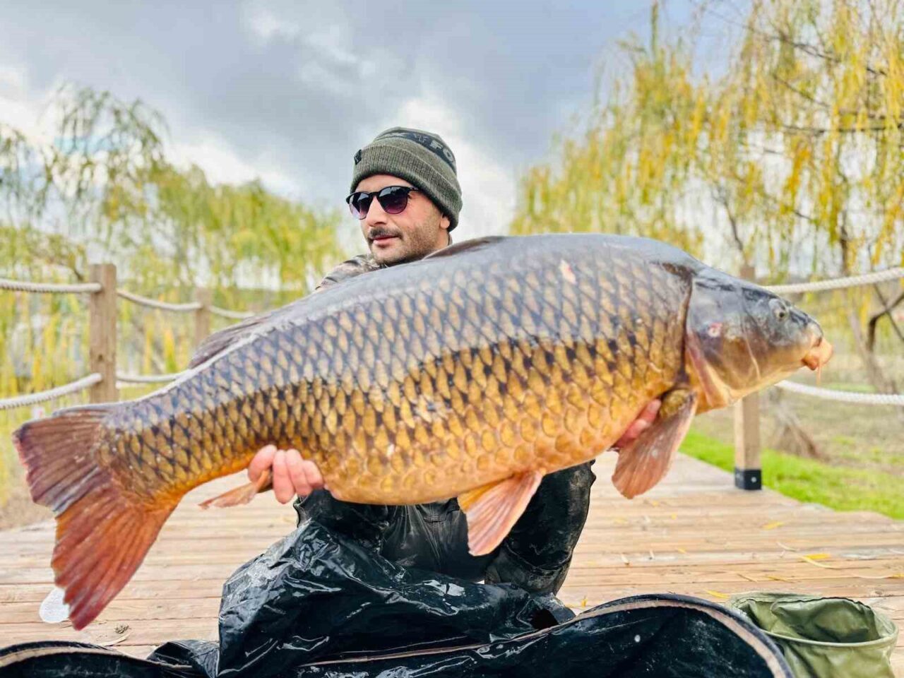 Kütahya Sportif Olta Balıkçıları Derneği Başkan Yardımcısı Ziya Kara, arkadaşı