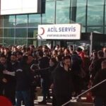 Yalova’da DEAŞ operasyonu sonrası yaralı polislere destek için toplanan kalabalık, yanlışlıkla bir yaralıya tepki gösterdi.