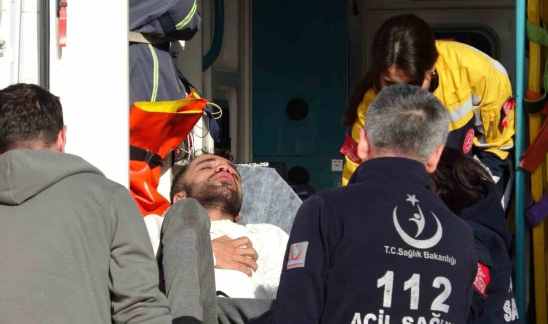 Antalya'nın Kepez ilçesinde bir apartmanın 2. katında çıkan yangın, itfaiye