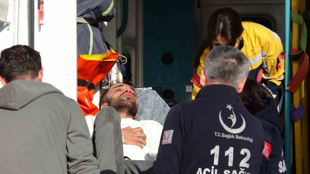 Antalya'nın Kepez ilçesinde bir apartmanın 2. katında çıkan yangın, itfaiye