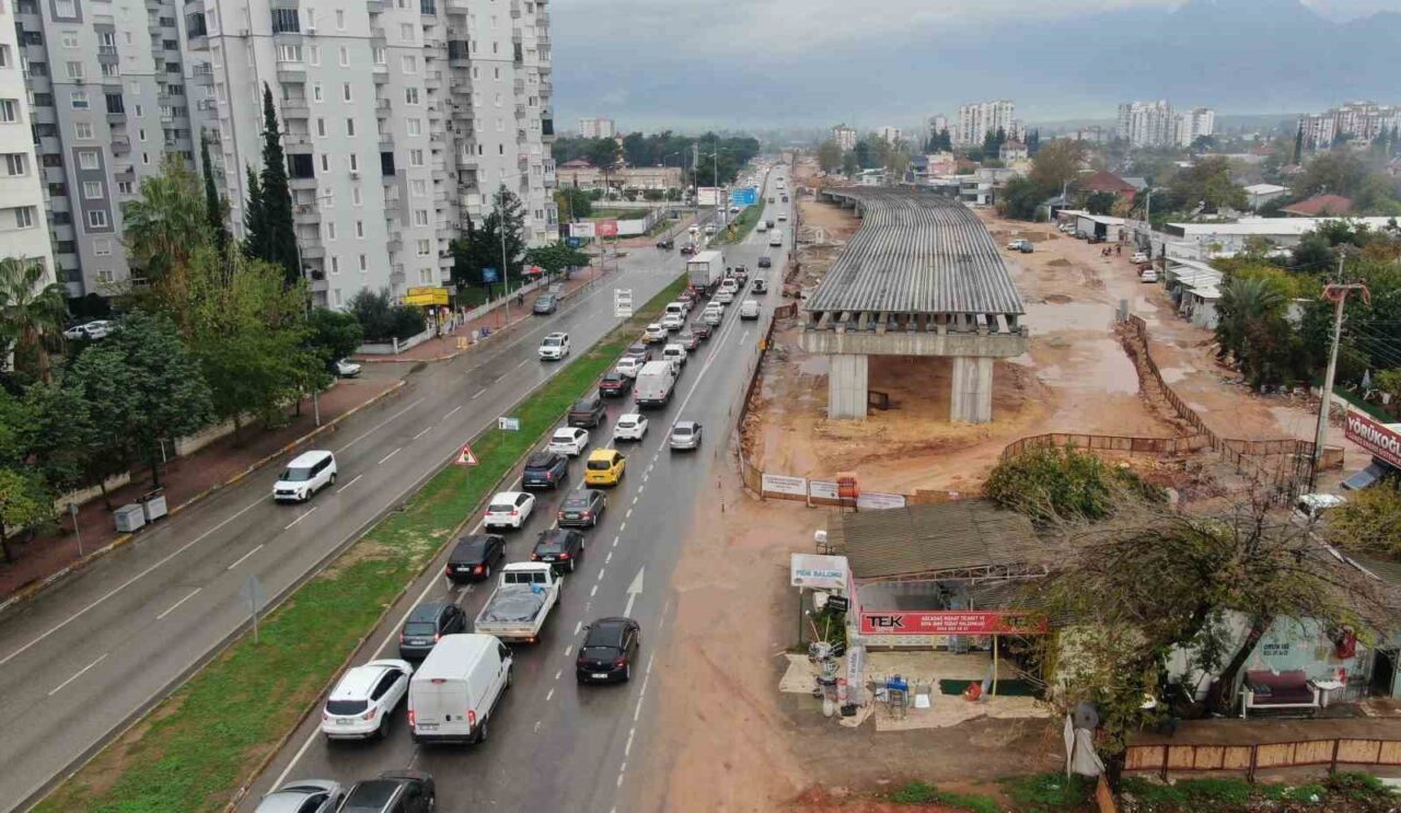Antalya’daki Uncalı Köprülü Kavşak Projesi, İşletme Sahibiyle Anlaşmazlık Nedeniyle Durma Noktasına Geldi