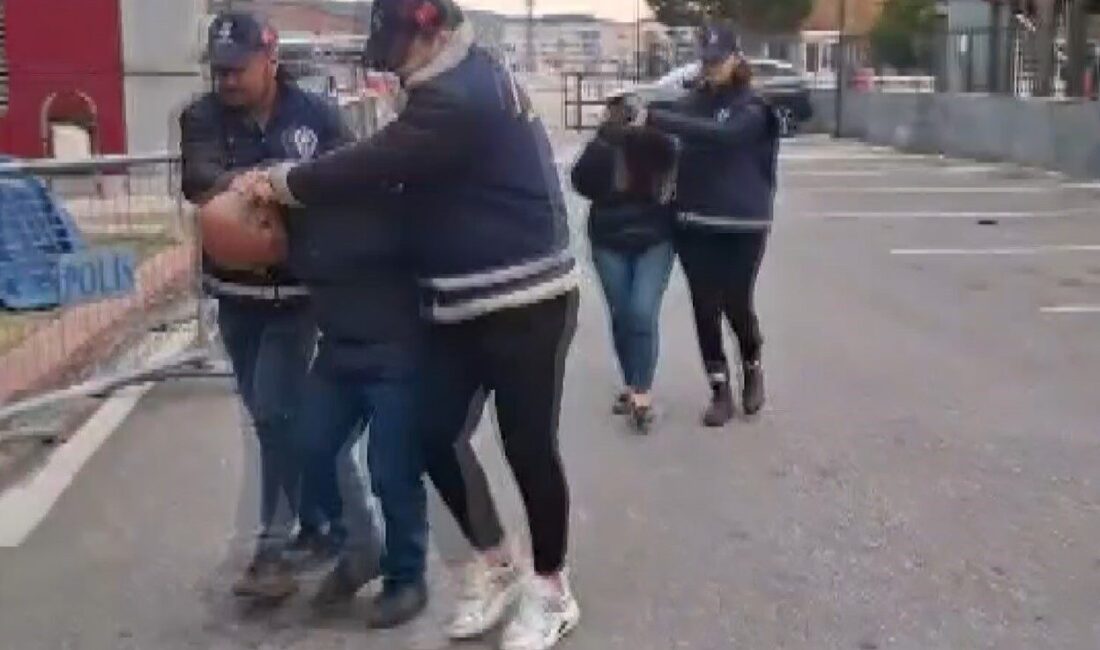 Gaziantep’te Dul ve Boşanmış Kadınları Hedef Alan Dolandırıcılık Operasyonu: Bir Şahıs Tutuklandı Gaziantep'te, yardıma muhtaç kadınları dolandırarak menfaat sağlayan M.K. (54) tutuklanırken,