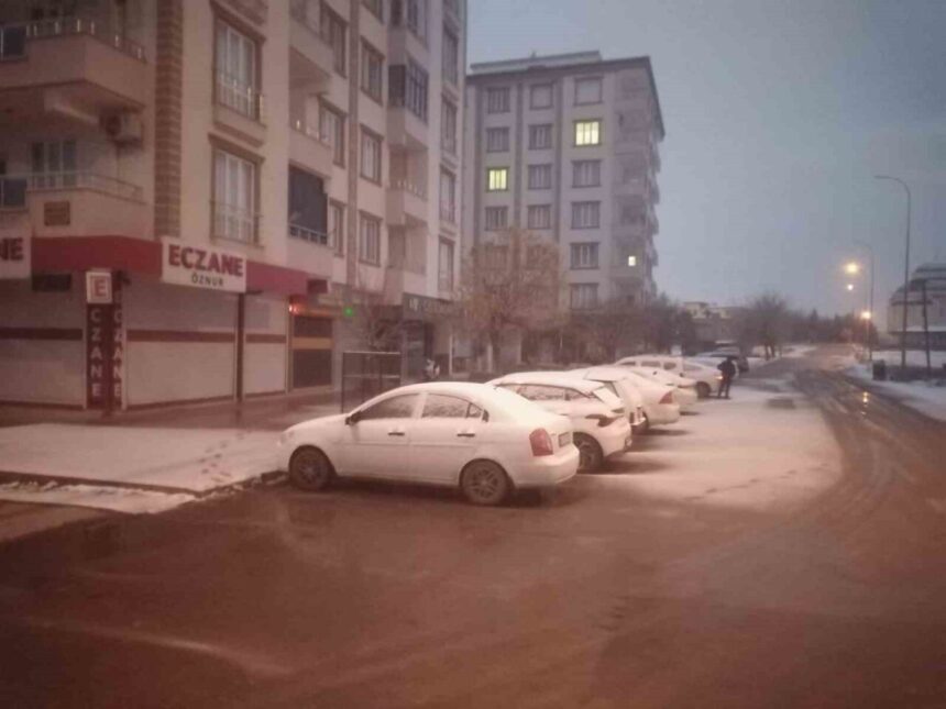 Yavuzeli’nde İlk Kar Yağışı İlçeyi Beyaza Bürüdü