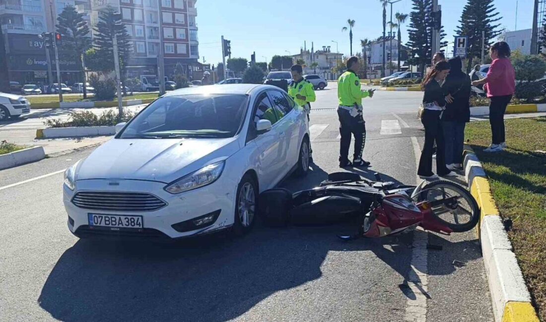 Antalya’nın Manavgat ilçesinde, yaya geçidinden geçen Ali E. yönetimindeki motosiklet,
