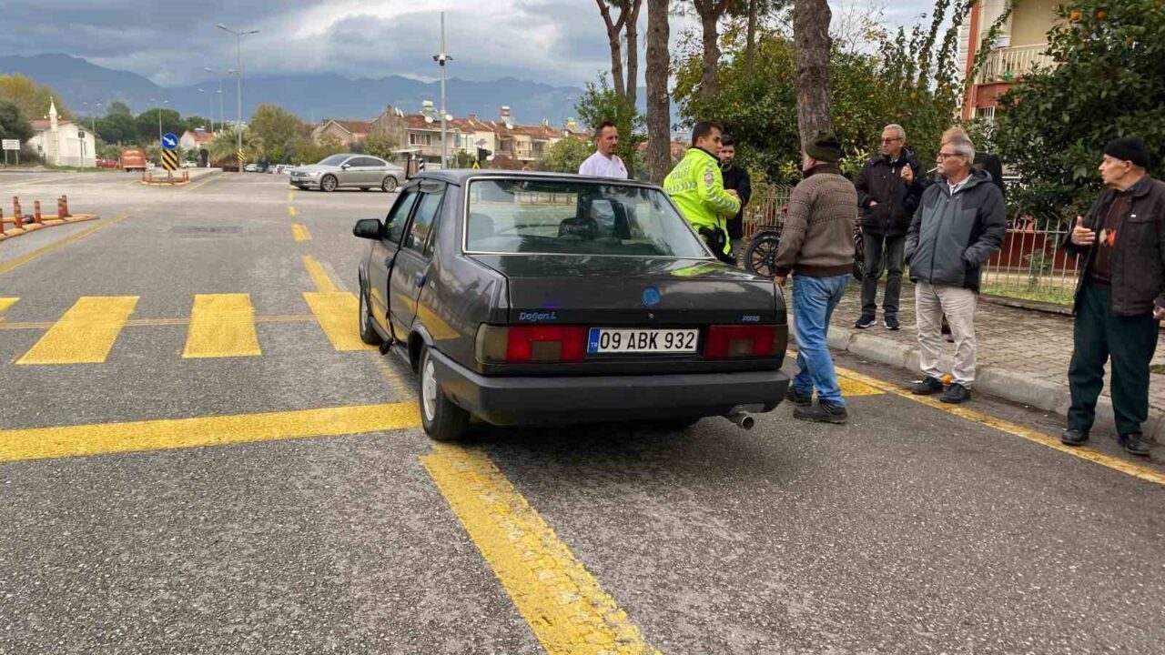 Aydın’ın Efeler ilçesinde, Mimar Sinan Bulvarı'nda A.A.'nın kullandığı otomobilin, yaya