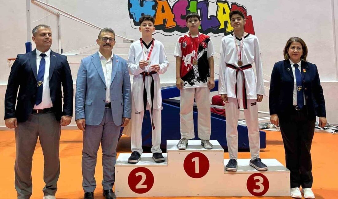 24 Kasım Öğretmenler Günü dolayısıyla düzenlenen Yıldızlar Kayseri Taekwondo Şampiyonası'nda