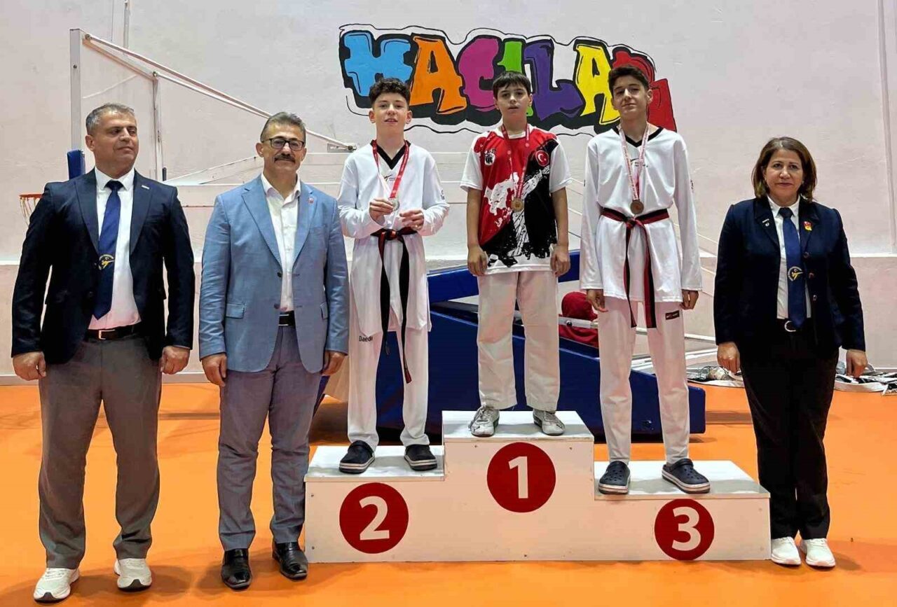 24 Kasım Öğretmenler Günü dolayısıyla düzenlenen Yıldızlar Kayseri Taekwondo Şampiyonası'nda