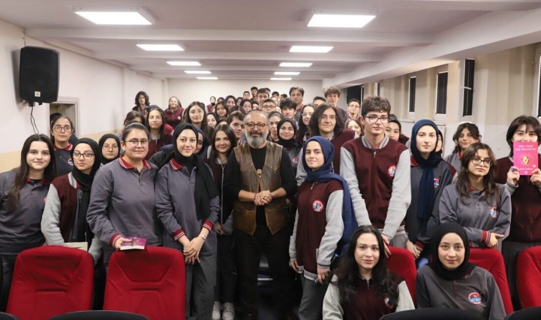 Bayburt Millî İrade Anadolu Lisesi’nde Yazar Sinan Yağmur ile İlham Verici Söyleşi Gerçekleştirildi Bayburt Millî İrade Anadolu Lisesi, yazar Sinan Yağmur'u öğrencileriyle buluşturdu.