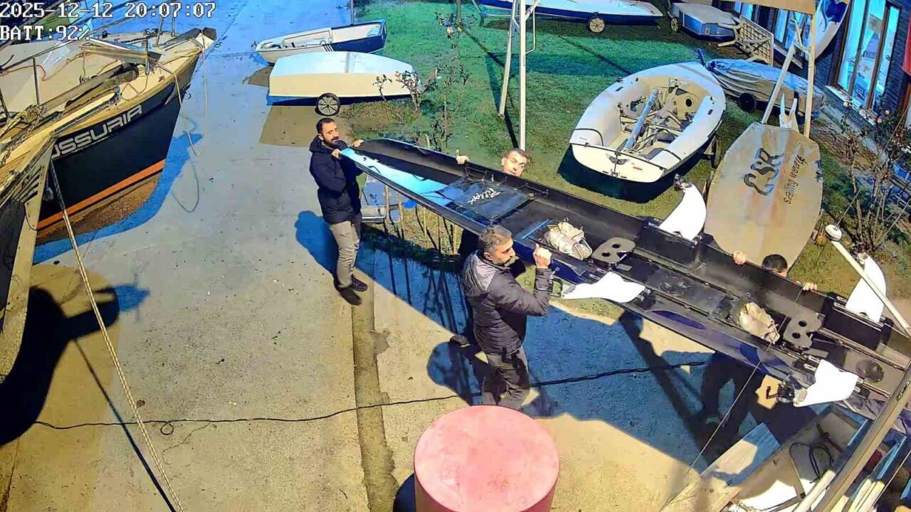 Kocaeli'nin Derince ilçesinde kaçak deniz küreği teknelerine yönelik operasyonda, Kaçakçılık