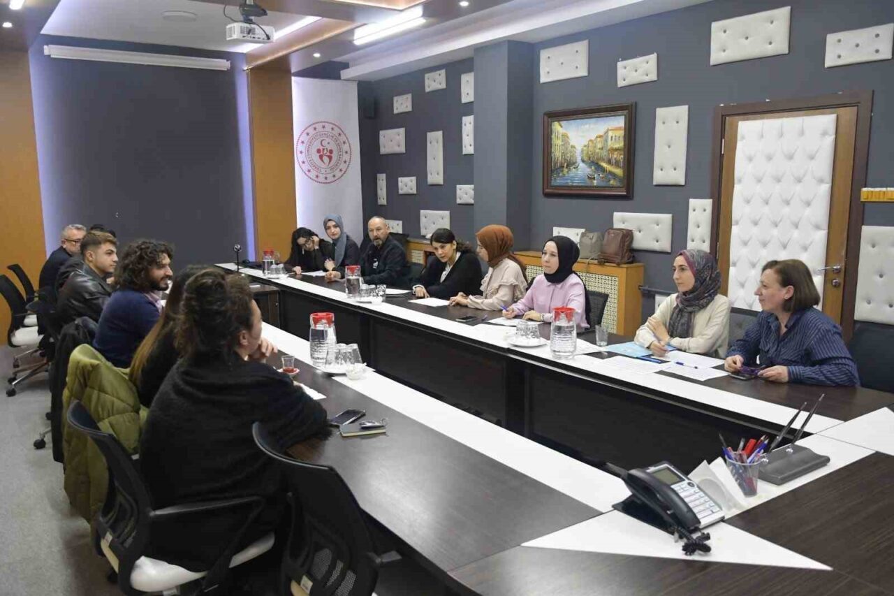 Eskişehir'de, Gençlik ve Spor İl Müdürlüğü, yurtlarda kalan öğrencilerle her