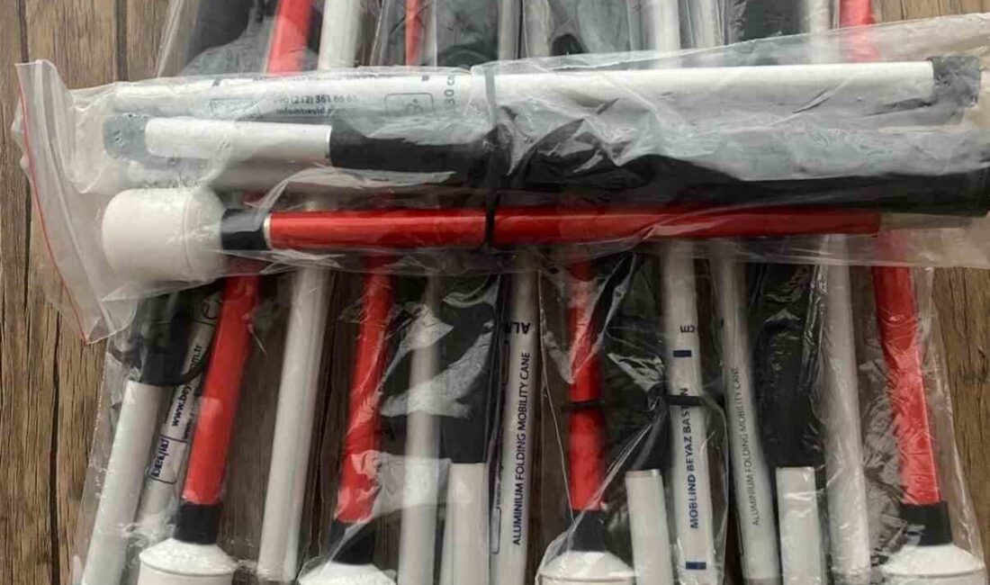 Aydın’da Gönüllü, Yeni Doğan Kızı Adına 5 Beyaz Baston Bağışlayarak Dayanışma Örneği Sergiledi Altınokta Körler Derneği Aydın Şube Başkanı Bayram Özen, derneğe yıllardır