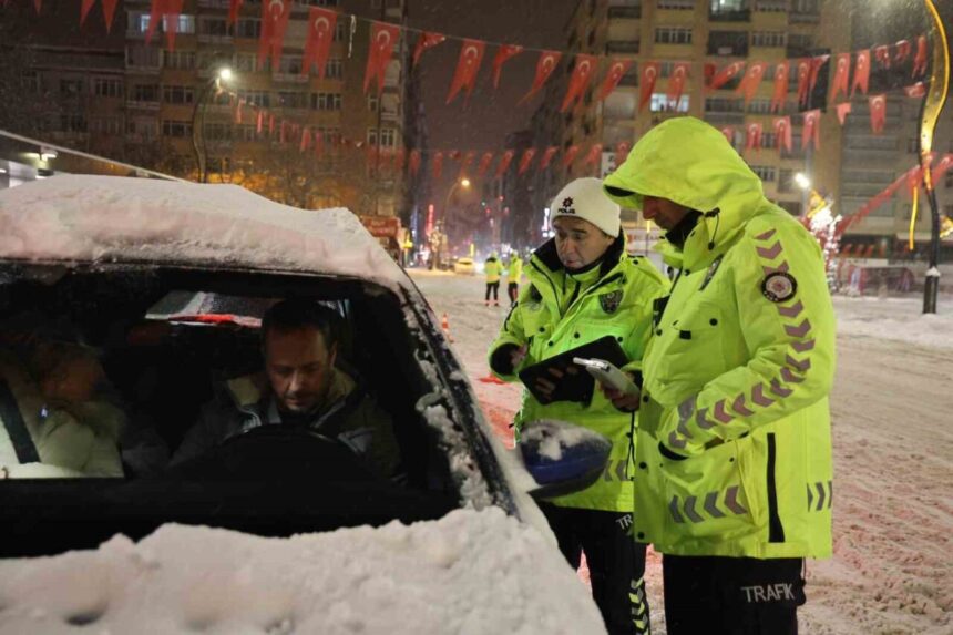 Elazığ’da 2026’ya girerken trafik denetimleri yapıldı.