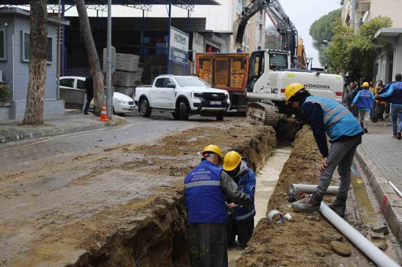 Aydın Büyükşehir Belediyesi ve ASKİ, altyapı yatırımlarını sürdürüyor. Özlem Çerçioğlu'nun