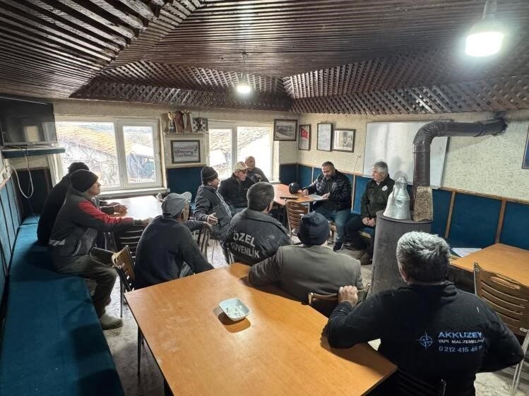 Bilecik’te Çiftçilerin Tarımsal Destekleme Programlarına Yönelik Bilgilendirme Toplantısı Gerçekleştirildi Bilecik'in Yenipazar ilçesinde, Danişment Köyü'nde çiftçilere yönelik tarımsal destekler ve