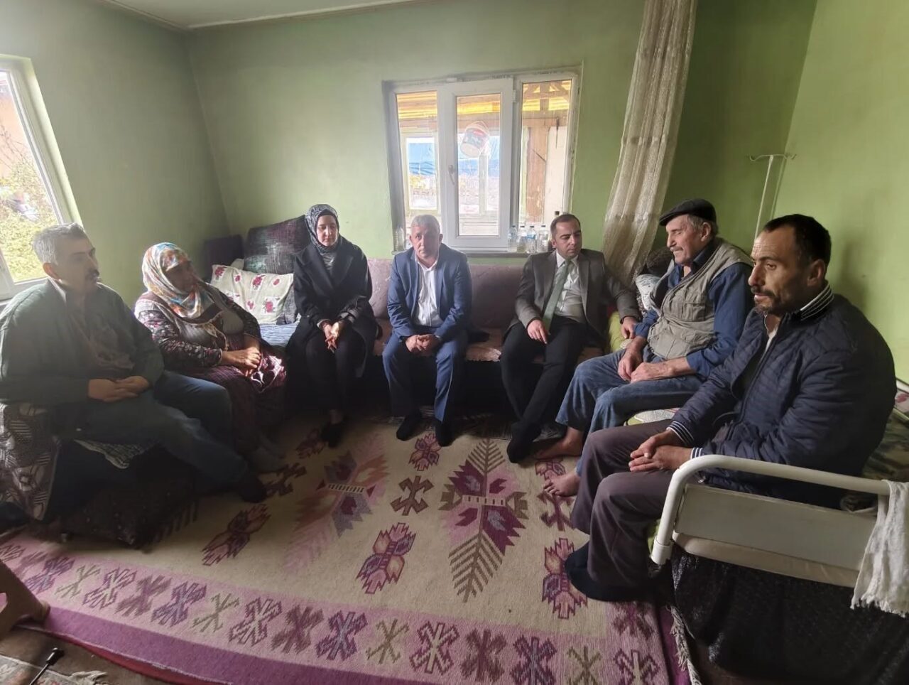 Yenipazar Kaymakamı Mehmet Salih Uçar, Ulucak Köyü'nde vatandaşların sorunlarını inceledi.