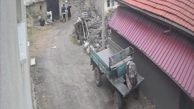 Afyonkarahisar'da G.K., eşi C.K.'yı şiddetle darp ederek kameralarca kaydedildi. C.K.'nın