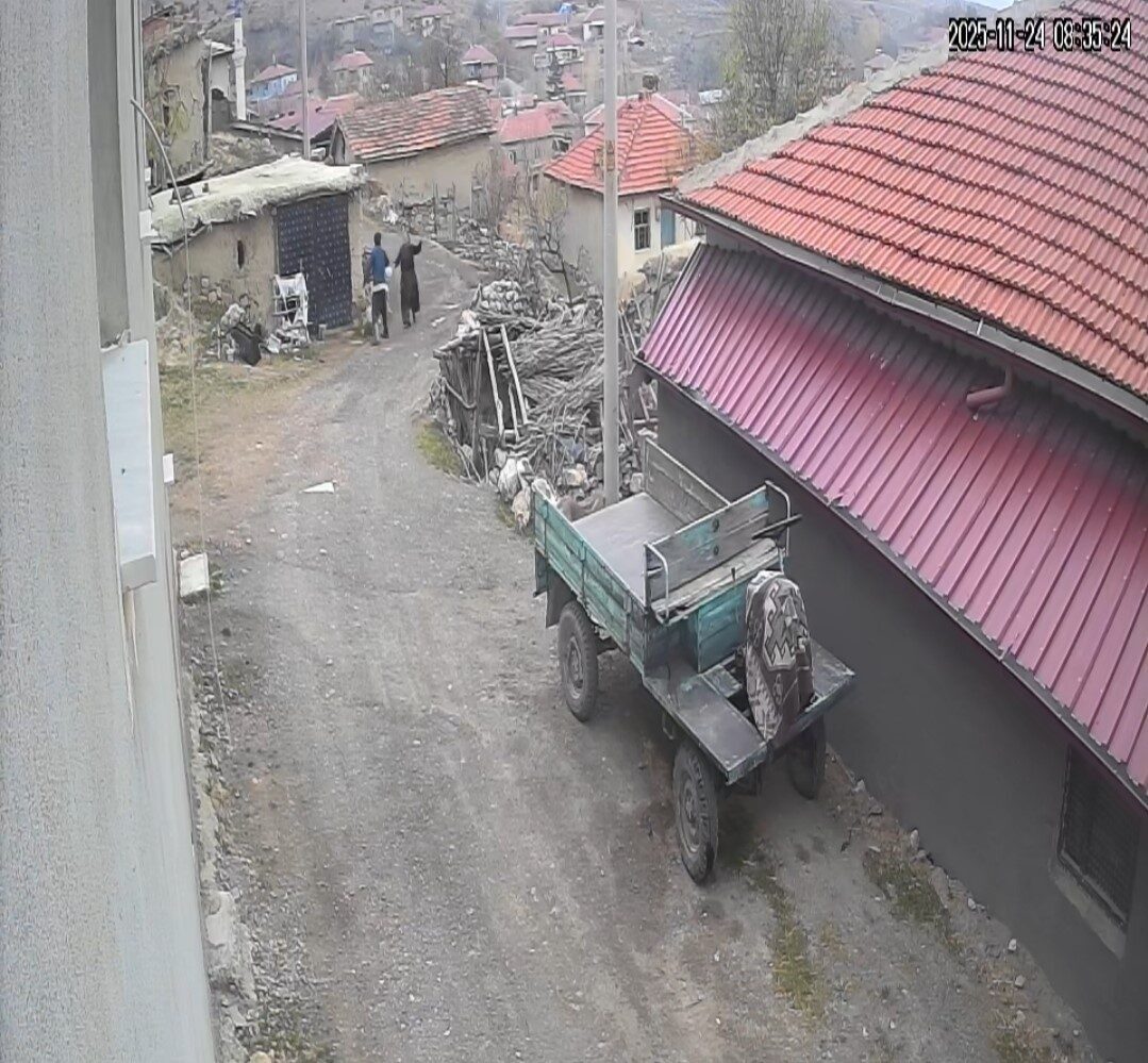 Afyonkarahisar’da Şiddet Olayında Kadına Uygulanan Darp Anları Güvenlik Kameralarında Görüntülendi