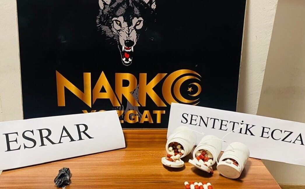 Yerköy’de Emniyet Ekipleri Uyuşturucu Operasyonu Düzenleyerek Üç Şüpheliyi Gözaltına Aldı Yerköy'de emniyet güçlerinin gerçekleştirdiği operasyonla birlikte üç şahıs üzerinde ve