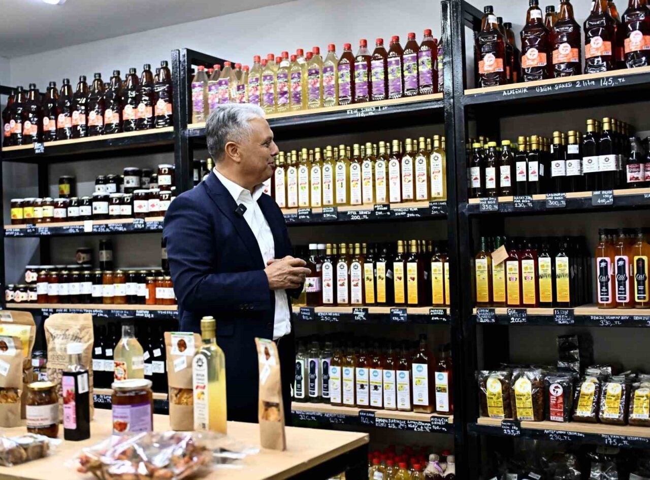 Muratpaşa Belediye Başkanı Ümit Uysal, Yerli Malı Haftası dolayısıyla Prof.