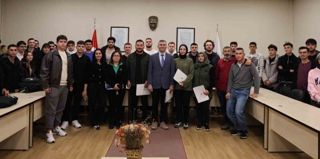 Düzce Üniversitesinde Mezun Öğrenci Buluşması ile Ormancılık Alanında Tecrübeler Paylaşıldı Düzce Üniversitesi Ormancılık Meslek Yüksekokulu, mezun öğrencileri buluşturan bir seminer