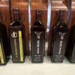 Edremit’te zeytinyağı temsilcisi Efe Yıldırım, yeni yıl öncesi kişiye özel zeytinyağı taleplerinin arttığını belirtti.