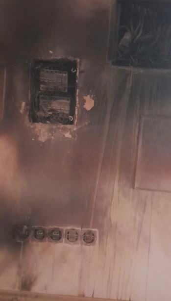 Denizli'nin Acıpayam ilçesindeki Kanal Camisi'nde öğle namazı sırasında yıldırım düşmesi