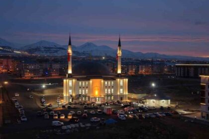 Yıldız Kardeşler Camii ibadete açıldı