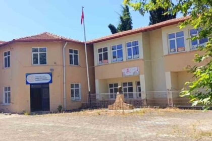 Büyük Tekke Köyü’ndeki İlk ve Ortaokul Binası, Depreme Dayanıksızlık Nedeniyle Yıkılacak