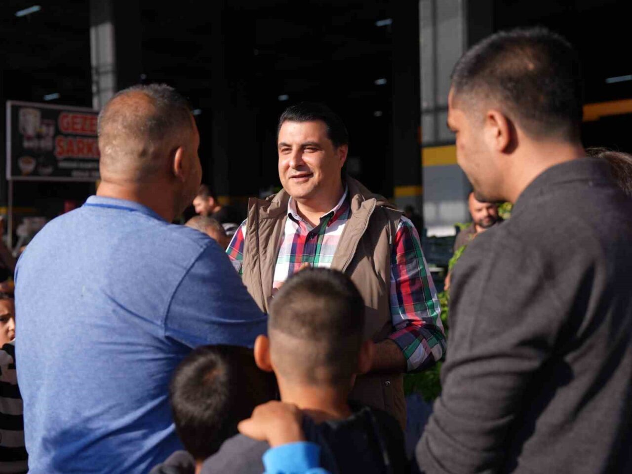 Şehitkamil Belediye Başkanı Umut Yılmaz, Beykent Mahallesi’nde ziyaret gerçekleştirerek esnaf