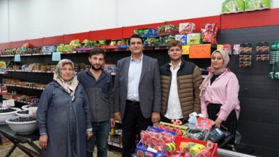 Şehitkamil Belediye Başkanı Umut Yılmaz, Kuzeyşehir Mahallesi'nde esnaf ve vatandaşlarla