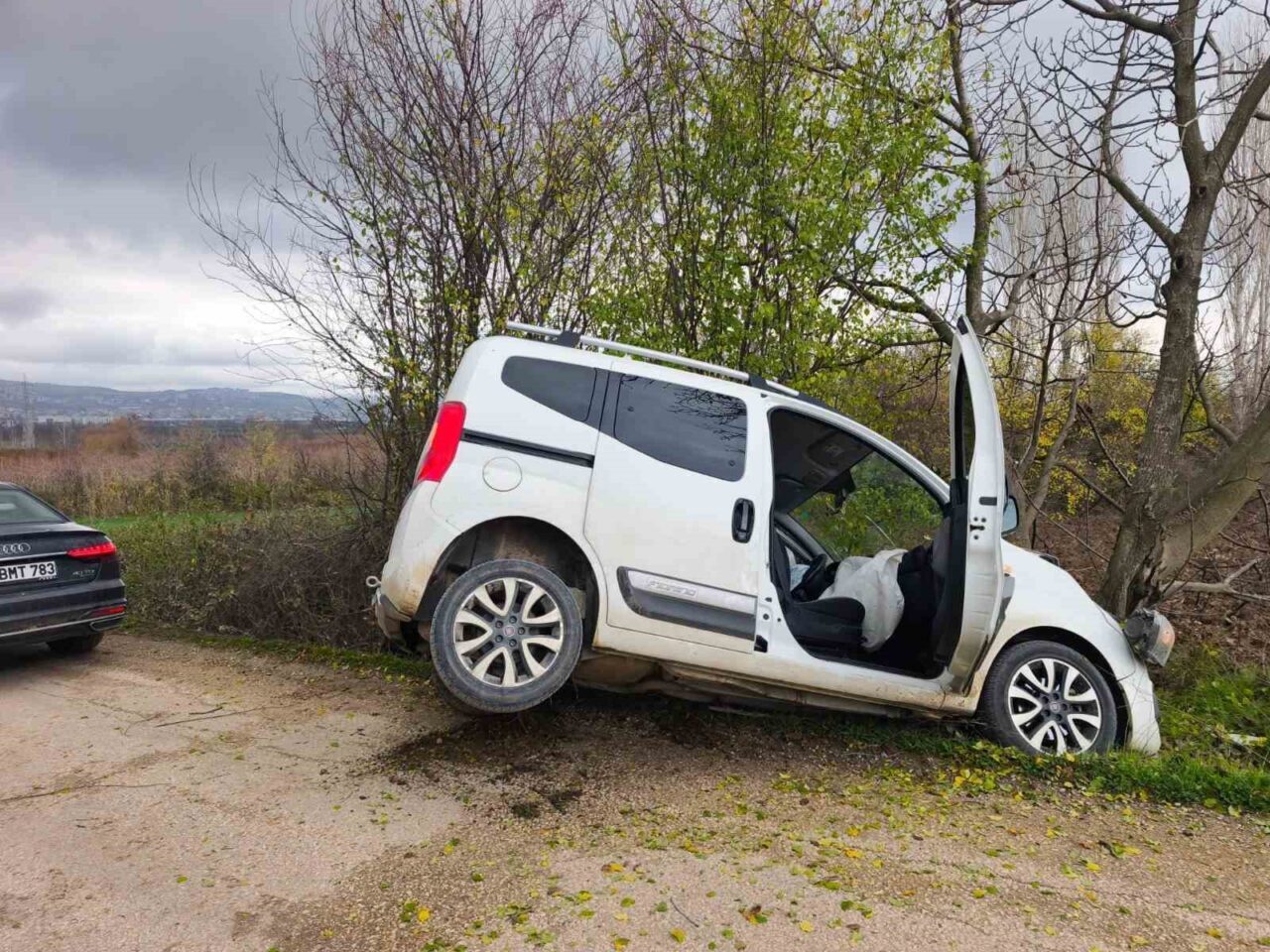 Bursa’nın İnegöl ilçesinde Kenan U.'nun kullandığı hafif ticari araç kontrolden