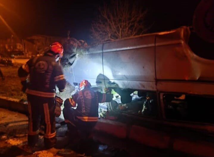 Denizli'nin Acıpayam ilçesinde, seyir halindeki otomobilin devrilmesi sonucu sürücü yaralandı.