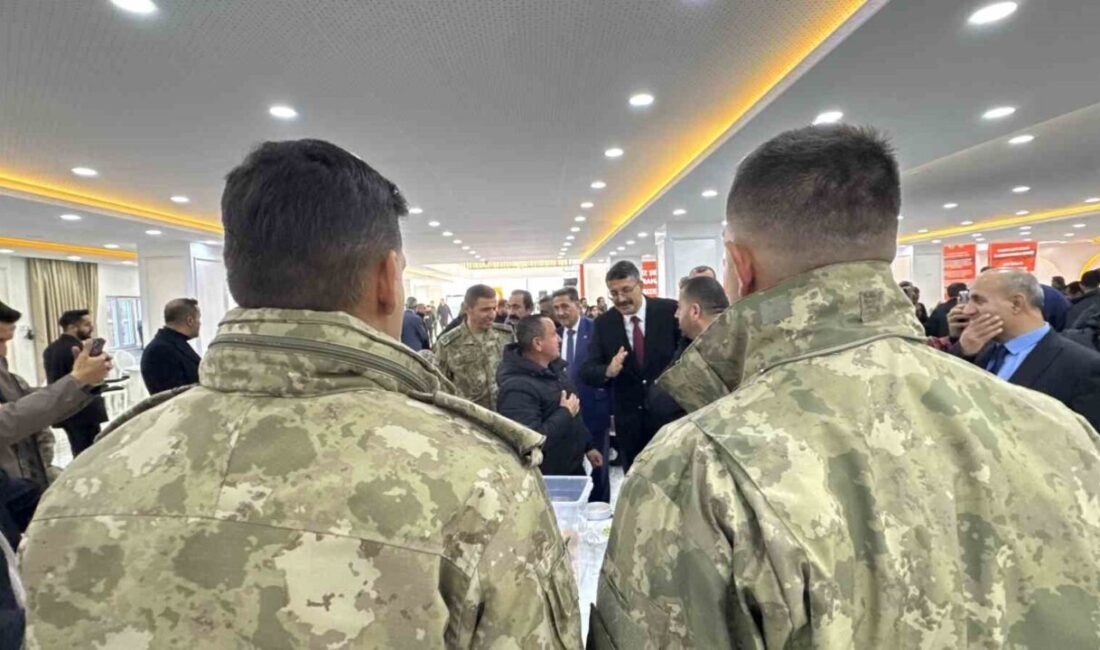 Yüksekova’da Şehit ve Gazi Yakınları İçin Birlik Beraberlik Mesajlarının Verildiği Onur Programı Düzenlendi Hakkari'nin Yüksekova ilçesinde düzenlenen onur programında, şehit ve gazi yakınlarına