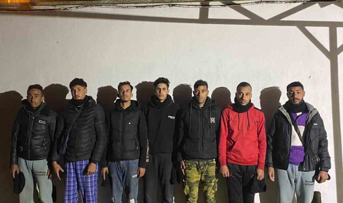 Edirne Uzunköprü’de Yunanistan’a geçmeye çalışan 7 kaçak göçmen yakalandı. Edirne'nin Uzunköprü ilçesinde, yasadışı yollarla Yunanistan'a geçmeye çalışan 7 Faslı