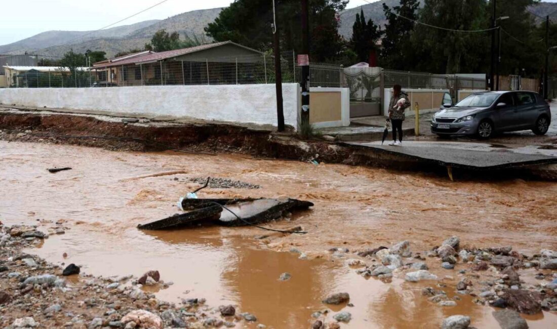 Yunanistan'ı etkileyen Byron Fırtınası nedeniyle birçok bölge, özellikle Attika, sel