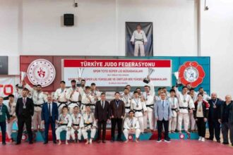 Yunusemre Belediyespor Erkek Judo Takımı, Süper Lig’e Yükselme Müsabakalarında ikinciliğe ulaşarak Süper Lig’e terfi etti.
