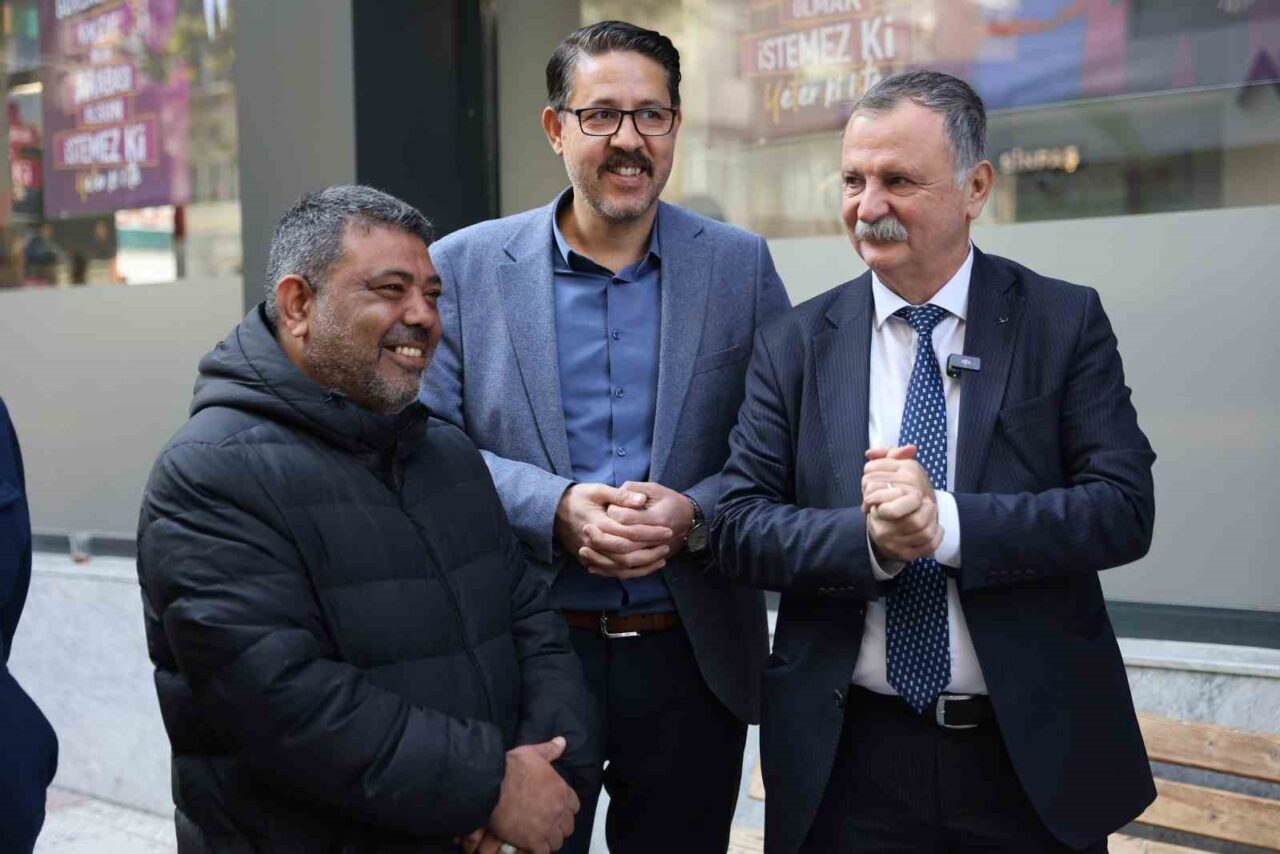 Yunusemre Belediye Başkanı Semih Balaban, Ayni Ali Mahallesi’nde gerçekleştirilen esnaf