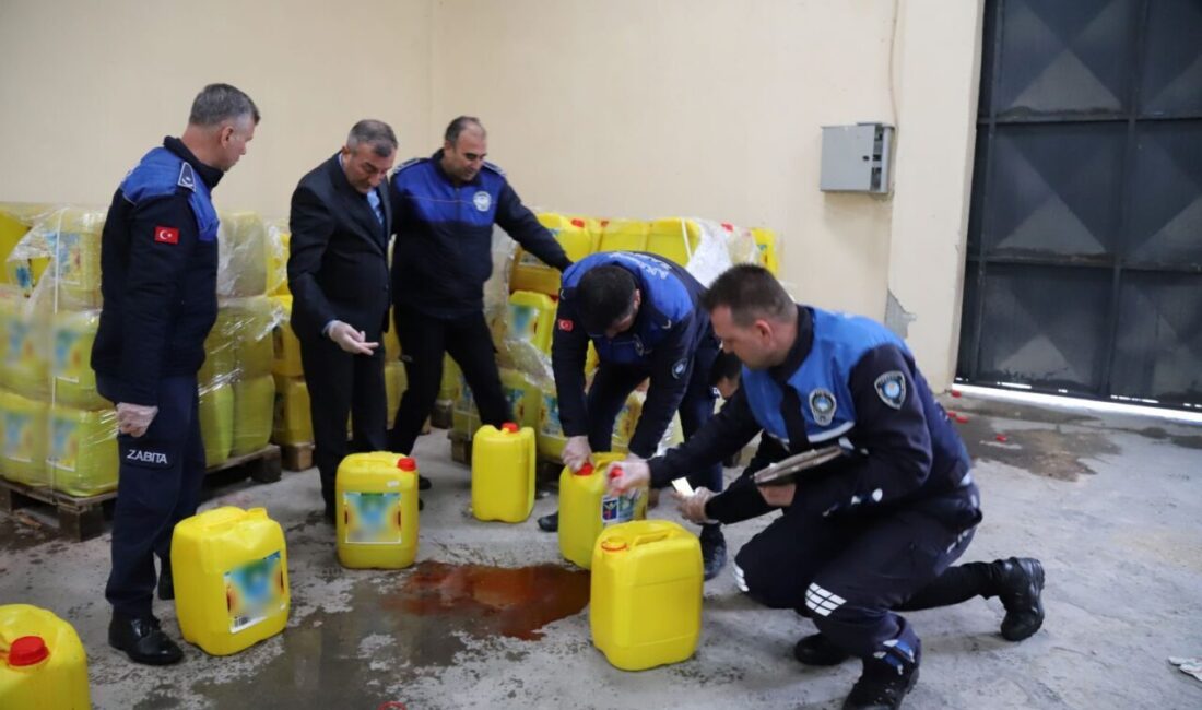 Mersin'in Akdeniz ilçesinde düzenlenen operasyonda, yurt dışına satılmak üzere ayçiçeği