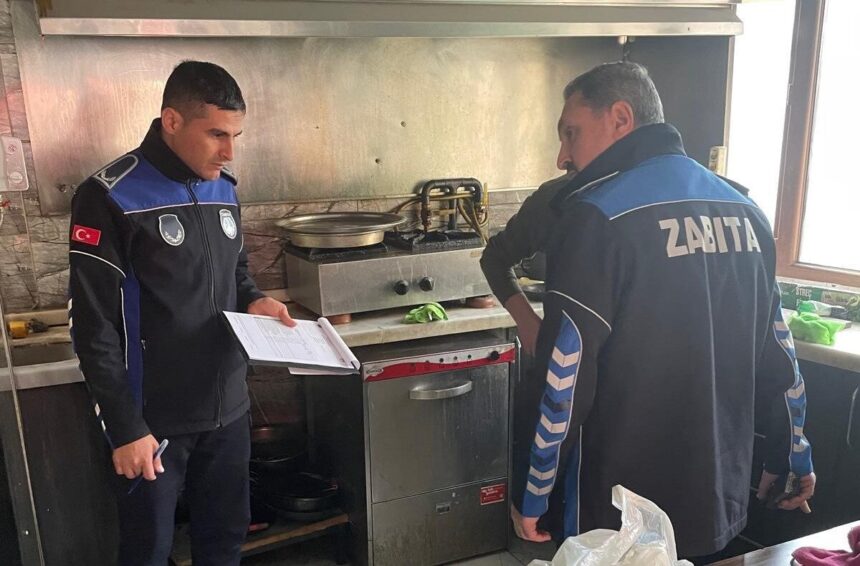 İnegöl Zabıta Müdürlüğü, yılbaşı öncesi içkili lokantalara denetim yaptı.