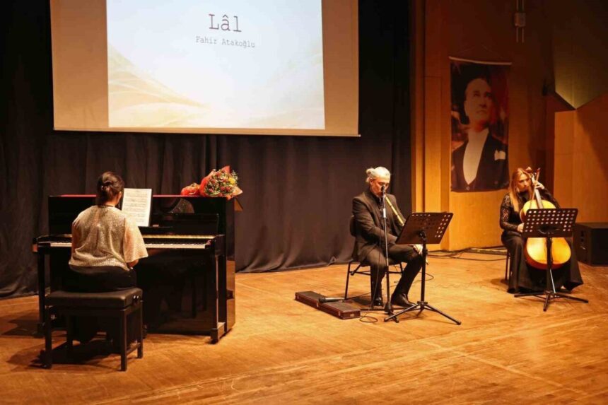 Antalya’da İsmail Baha Sürelsan Konservatuvarı, Zefir Zamanı konseriyle klasik müziğe dair eserler sundu.