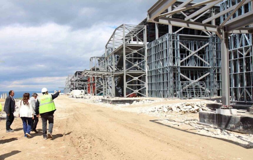 Zeybekci: Denizli Acil Durum Hastanesi hazır, ancak su bağlantısı yapılmadı