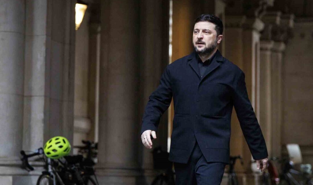 Zelenskiy, Seçim Güvenliği İçin ABD ve Avrupa’dan Destek İstedi Ukrayna Devlet Başkanı Vladimir Zelenskiy, 60-90 gün içinde seçim yapmaya