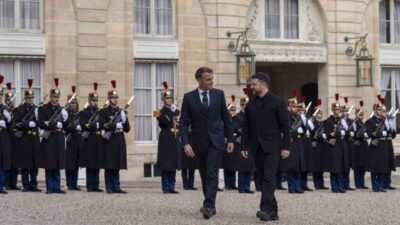 Ukrayna Devlet Başkanı Vladimir Zelenskiy, Paris'te Cumhurbaşkanı Emmanuel Macron ile