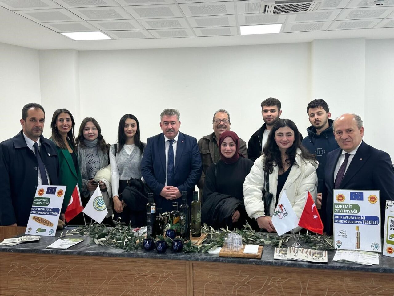 Balıkesir Üniversitesi'nde düzenlenen Ulaştırma Festivali'nde Edremit Ticaret Odası zeytin ve